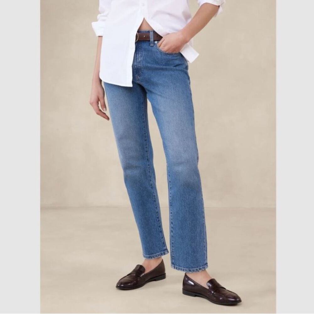 Banana Republic Factory The Beau Jean in Medium Wash Straight Leg Mid Rise